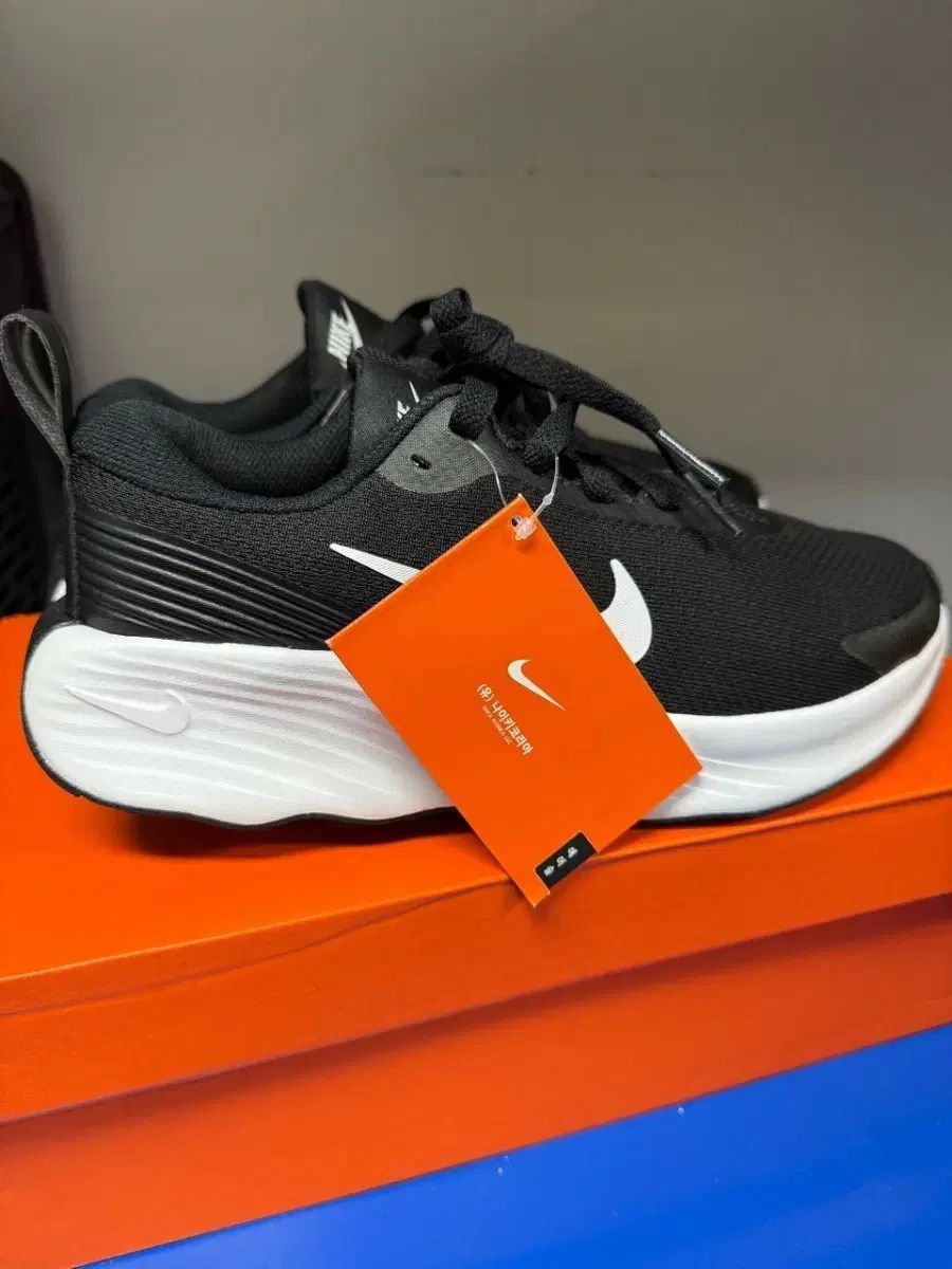 店舗 NIKE ナイキ プロミナ でない場合 2 おなか