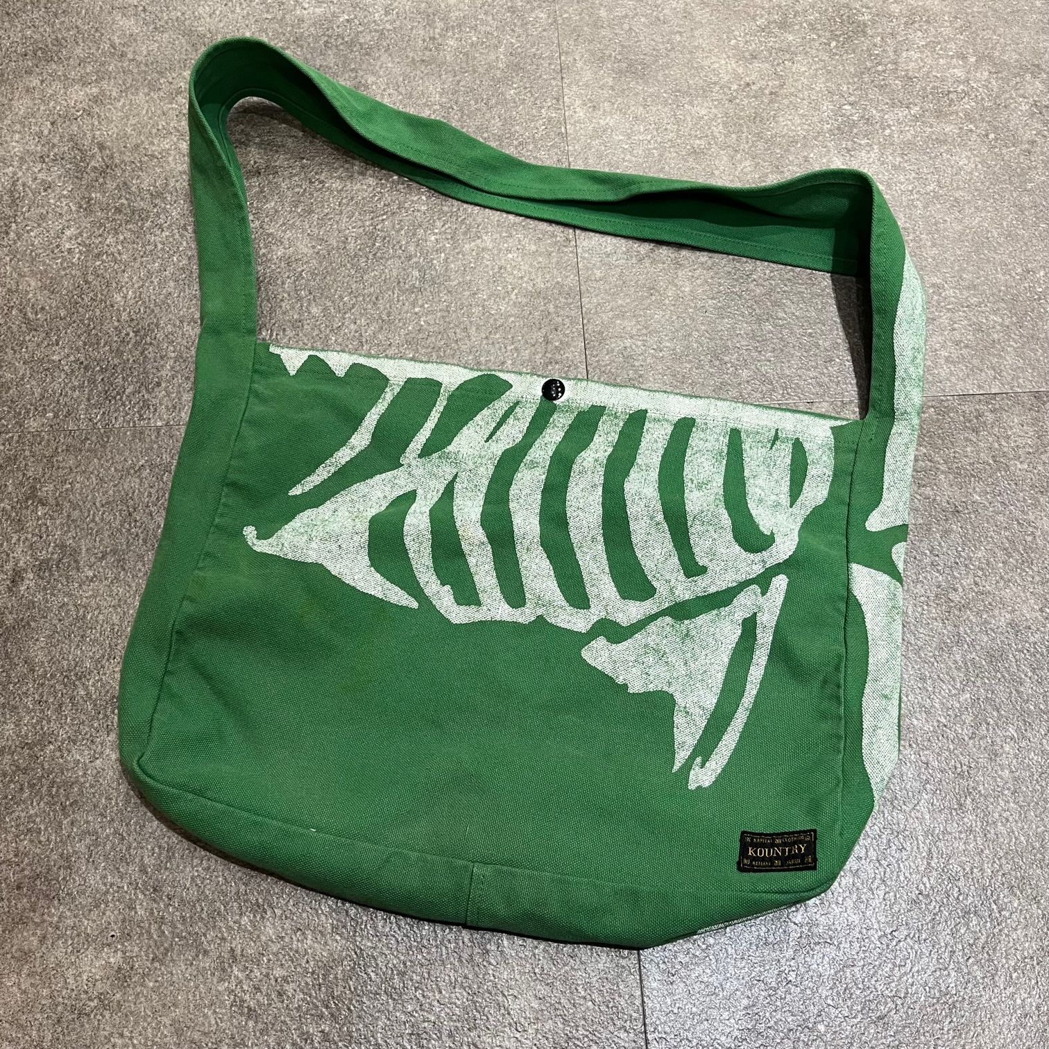 KAPITAL BOOK BAG BONE EK-1255 ボーンプリント ショルダーバッグ キャピタル EK-1255 グリーン F 70224A3  - メルカリ