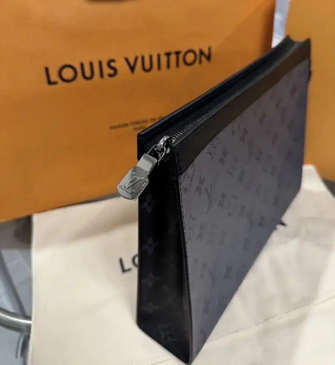 Louis Vuitton ルイヴィトン モノグラム エクリプス リバース ヴォワヤージュ クラッチ 内蔵チップ