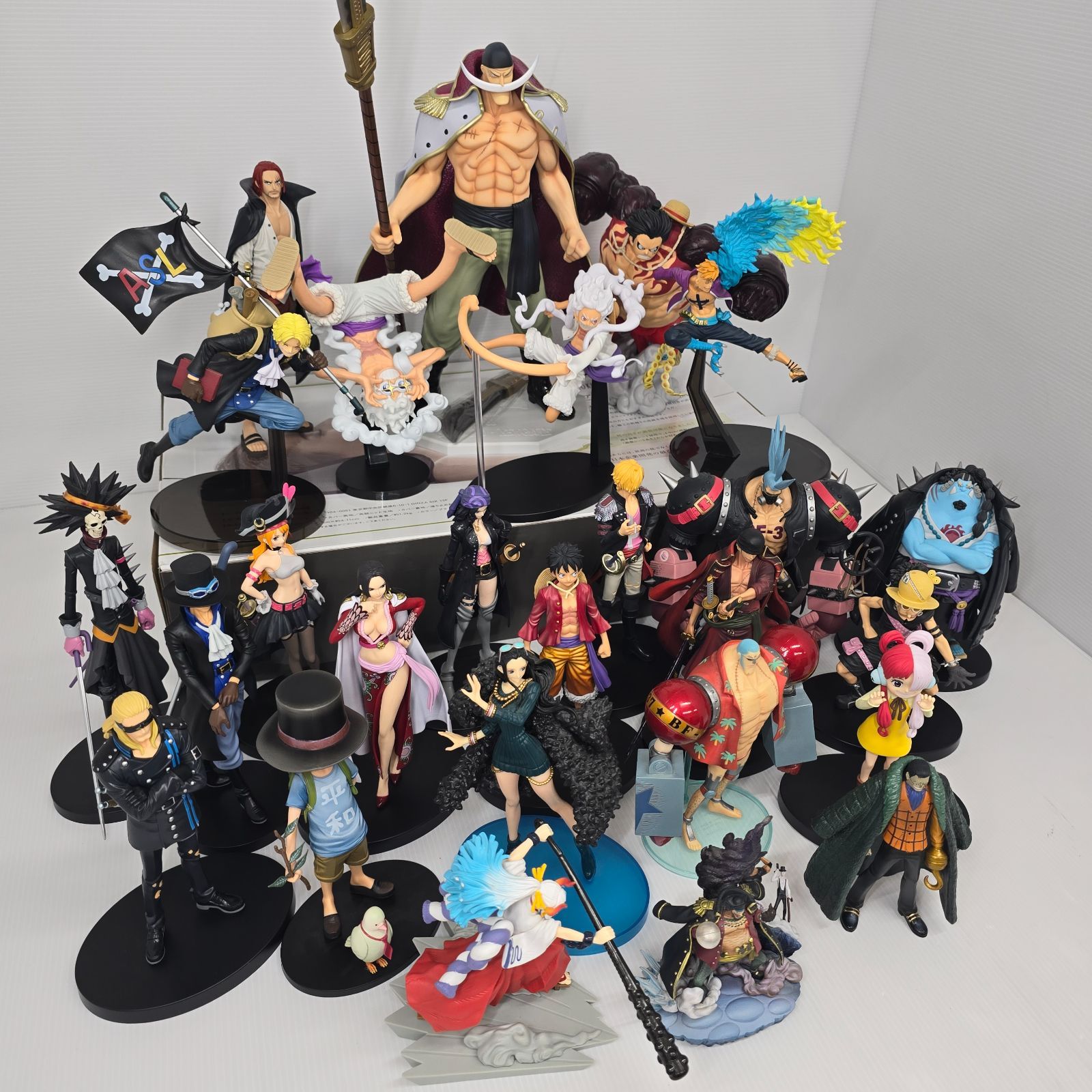 ワンピース ONE PIECE フィギュア まとめ売り まとめてセット26体☆POP 白ひげ ルフィ ニカ プライズ DXF シャンクス マルコ  造形王頂上決戦 バウンドマン ヤマト ティーチ ジンベエ フランキー ゾロ ナミ ハンコック サボ ロビン ウタ - メルカリ