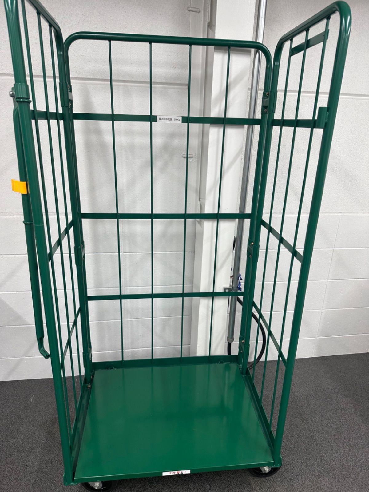 カゴ台車 基本 願い 中間棚1枚付き 別売りで中間棚とゴム下敷き追加できます