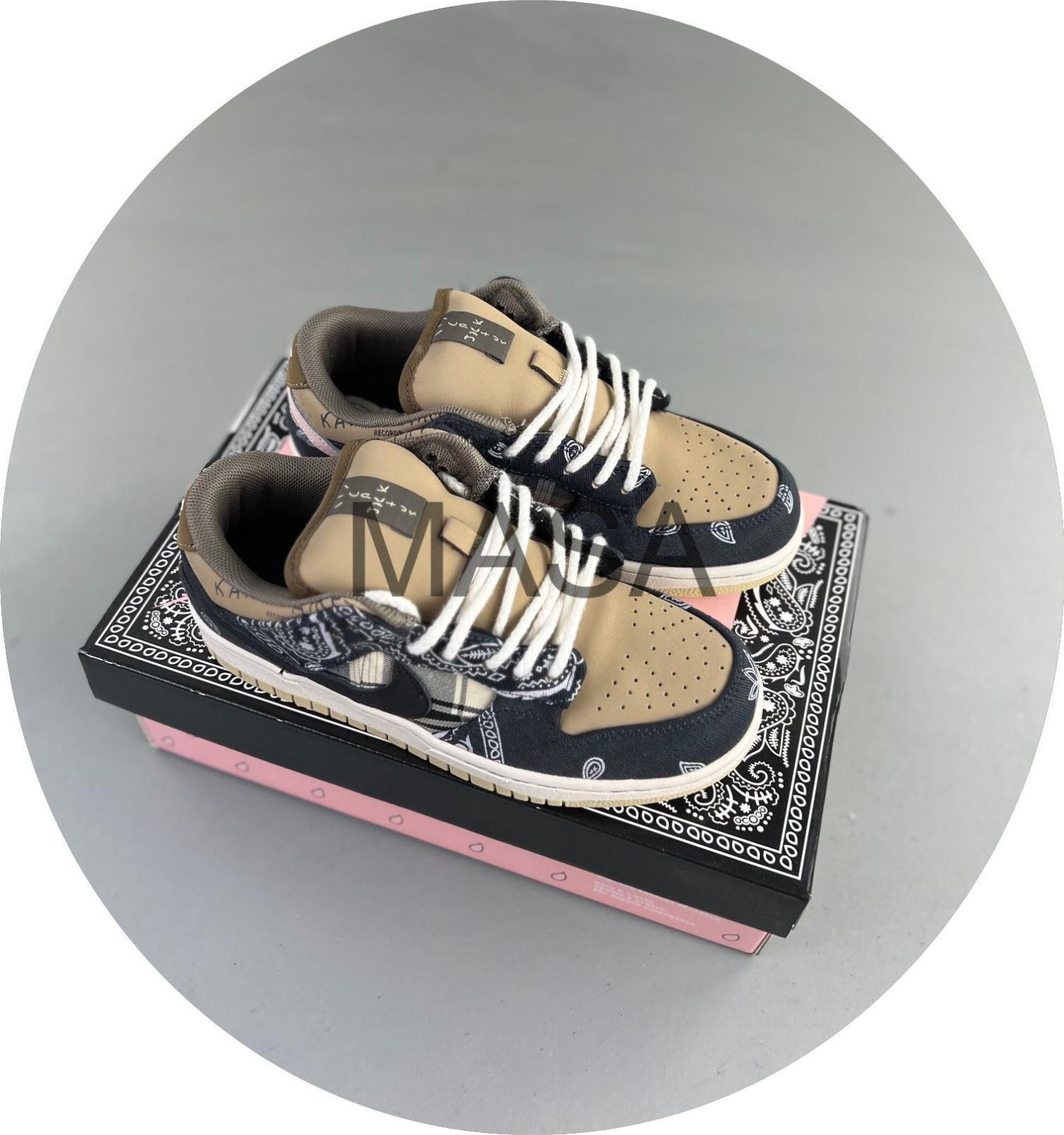 ✨大特価✨TRAVIS SCOTT × NIKE SB DUNK LOW トラヴィス・スコット × ナイキ SB ダンク ロー箱付 男女兼用です 【並行輸入】