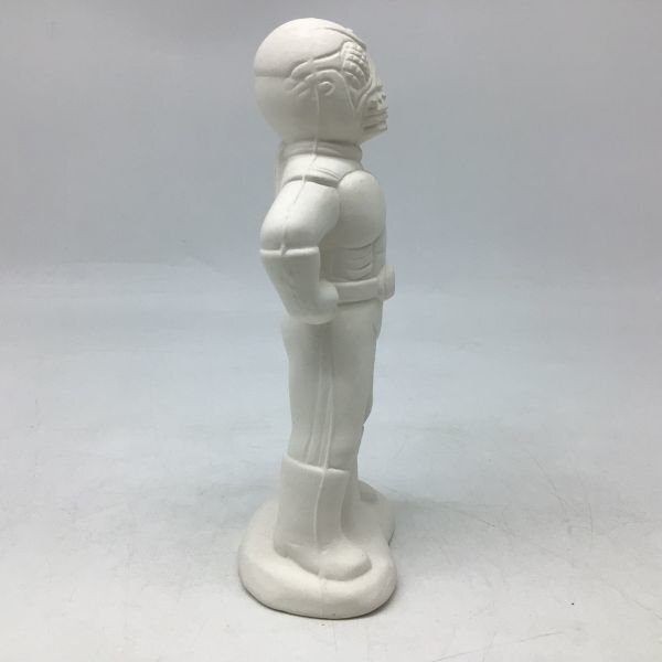 1138 【超貴重】 仮面ライダー 陶器 フィギュア 無彩色 約22cm