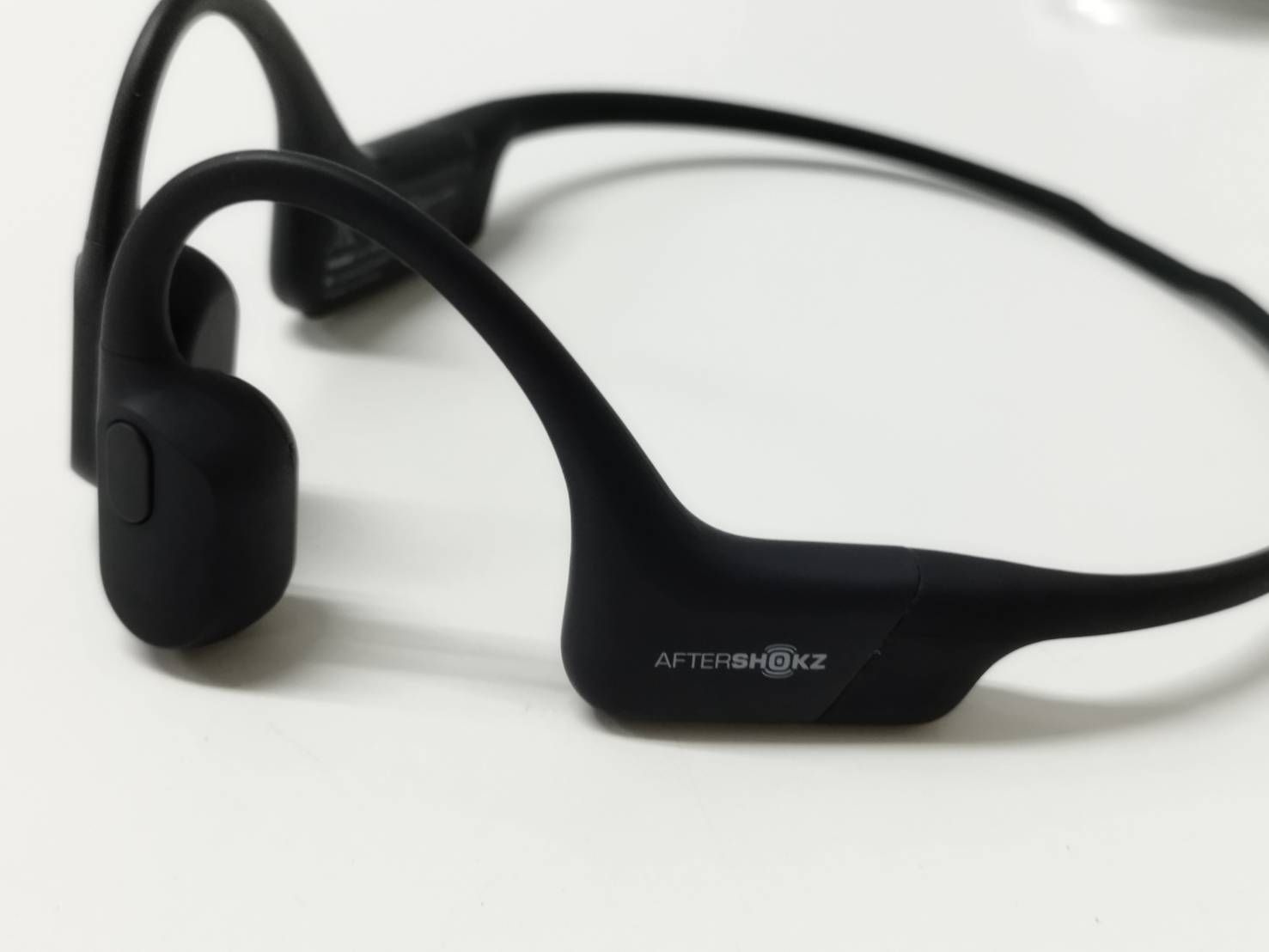 【美品】Aeropex by AfterShokz AS800骨伝導イヤホン フォーカルポイント、骨伝導ワイヤレスイヤホン「AfterShokz