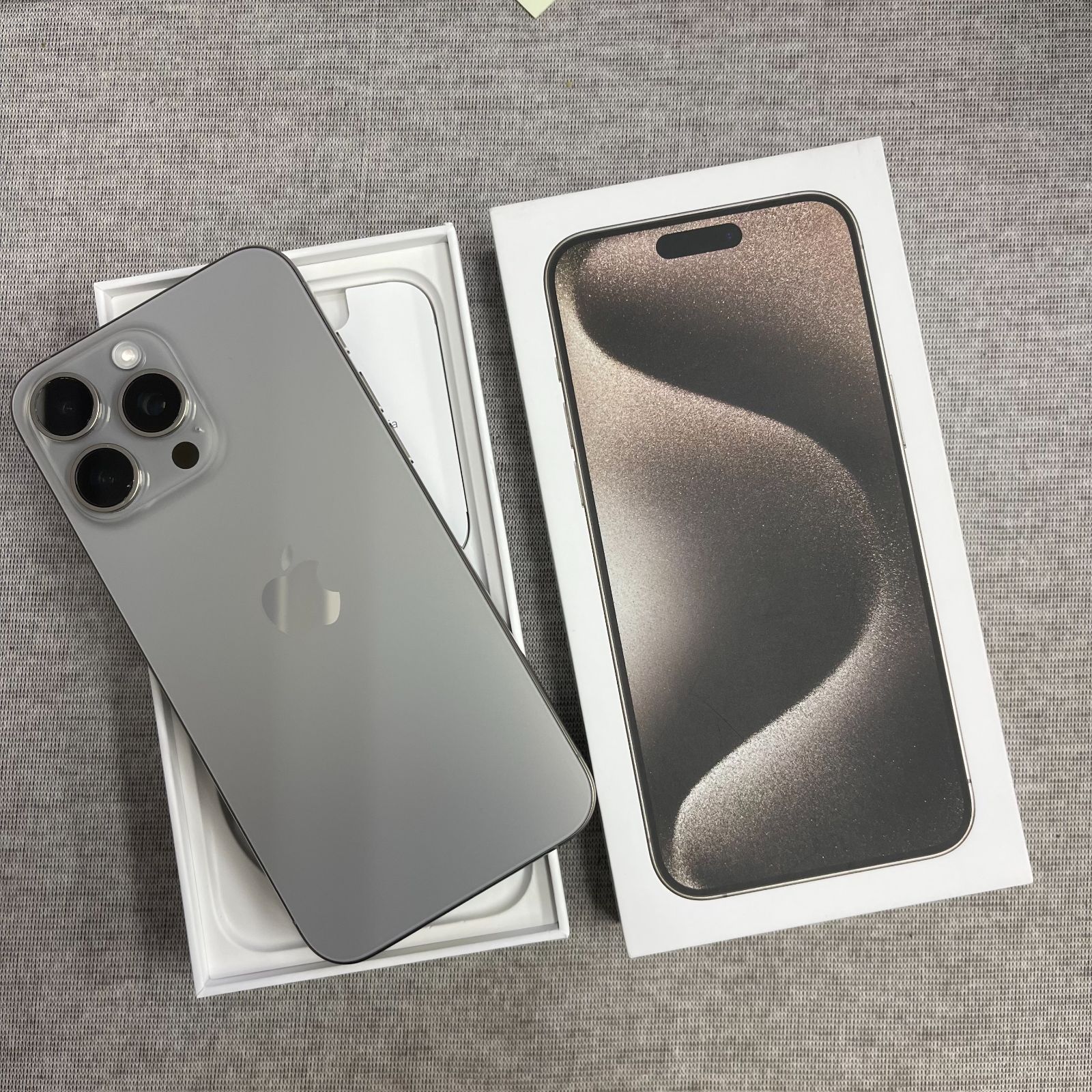 iPhone15 Promax 256GB ナチュラル 版 利用制限【】解除済 (SIMフリー 