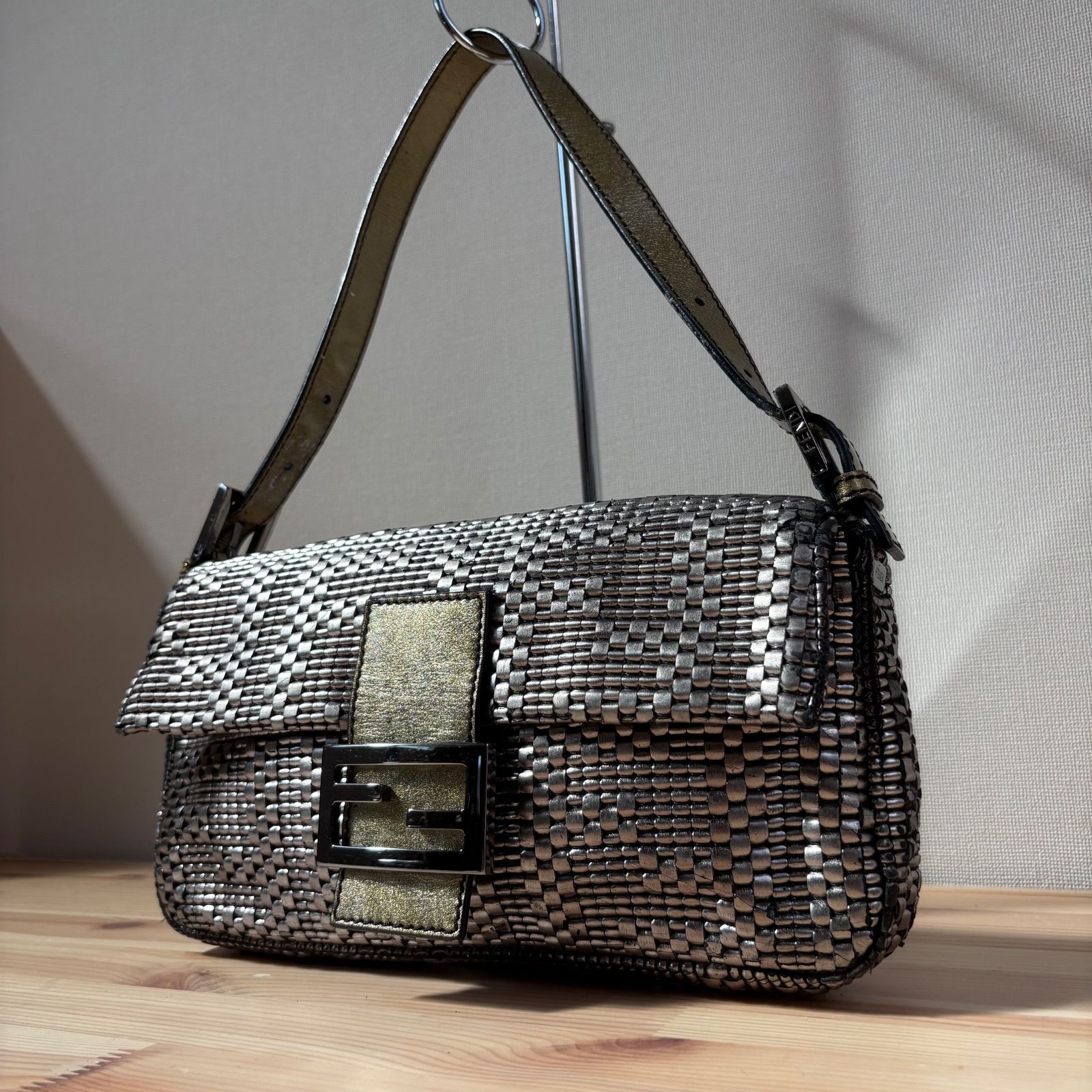 フェンディ メタリック