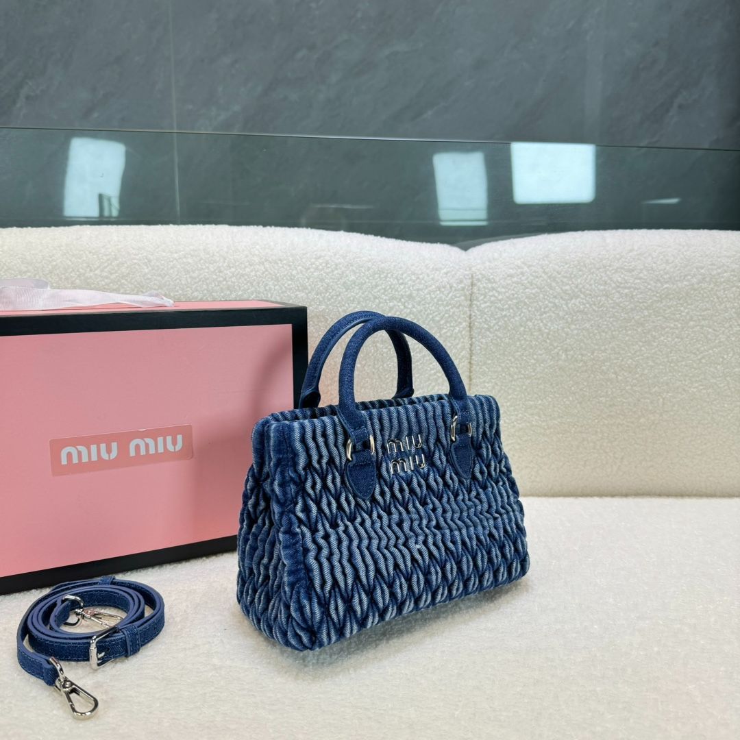 今日 MIUMIU