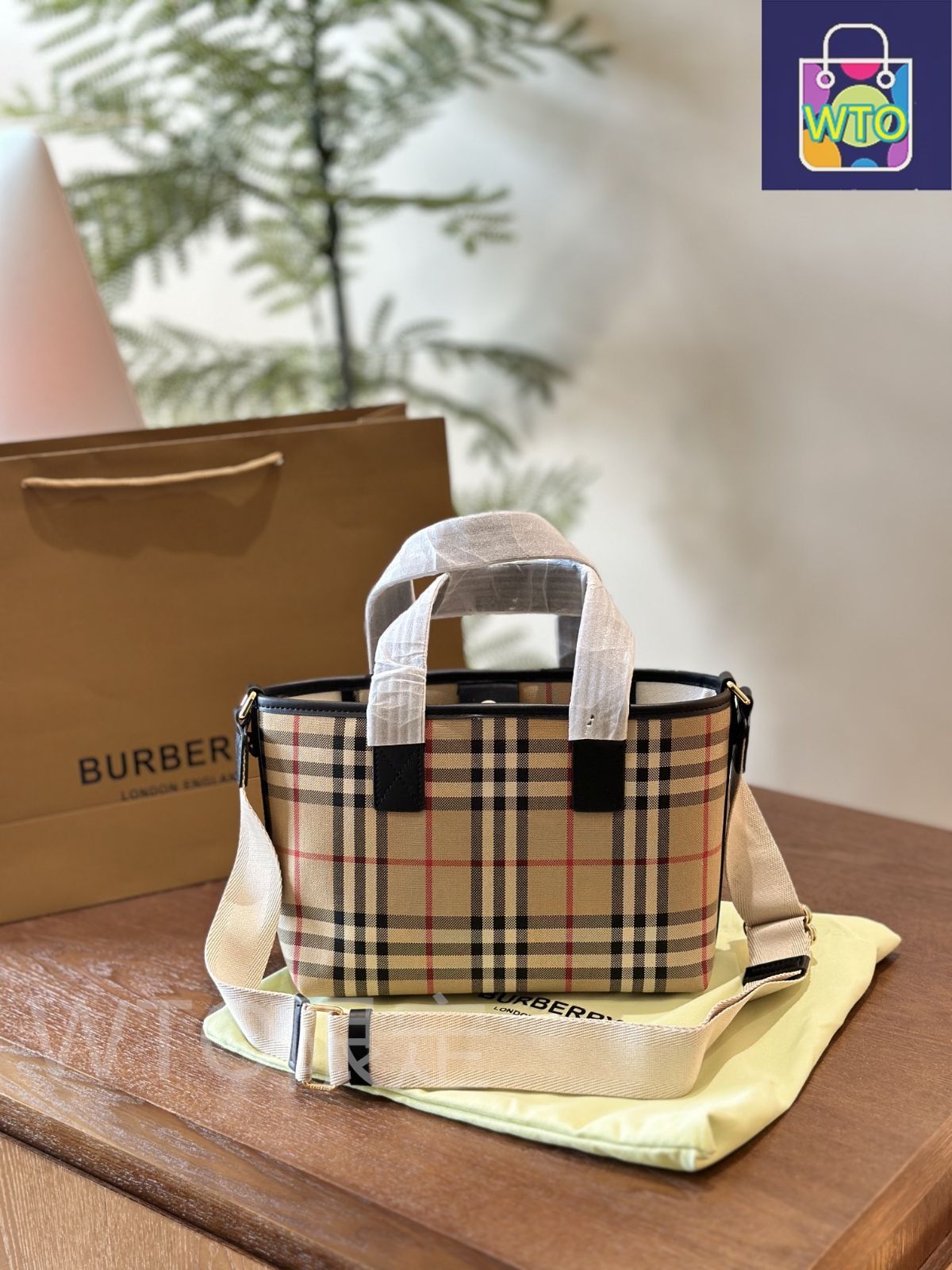 今日特価】Burberry ナイロン トートバッグ 25×18cm - メルカリ