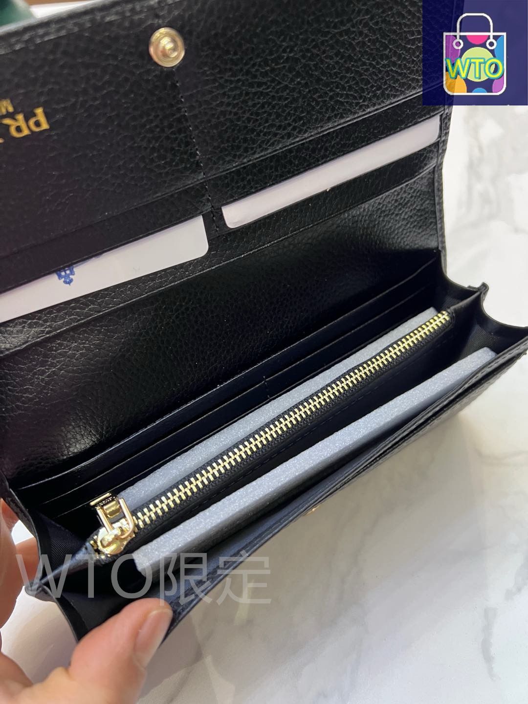日本未入荷★PRADA*高級感漂う逸品*スモールレザーウォレット 210.jpg