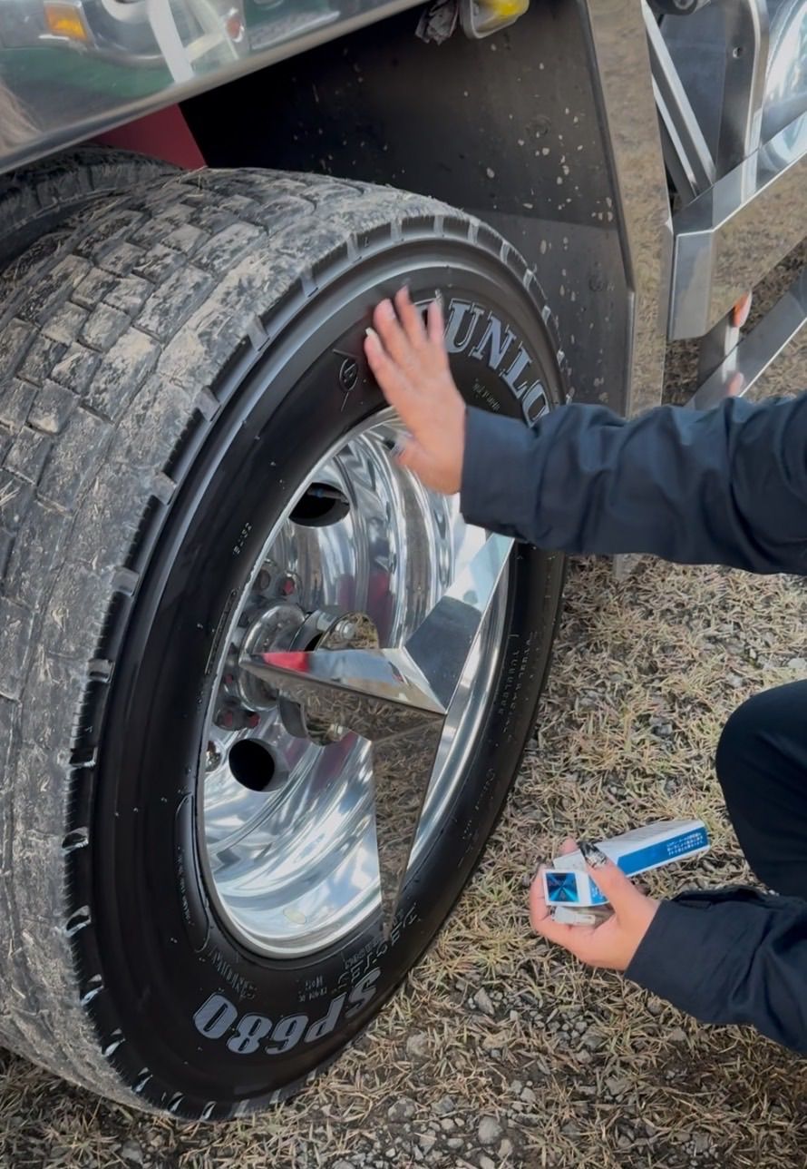 10本 LUHMI tire gloss 1L 手につかない、飛び散らないタイヤ