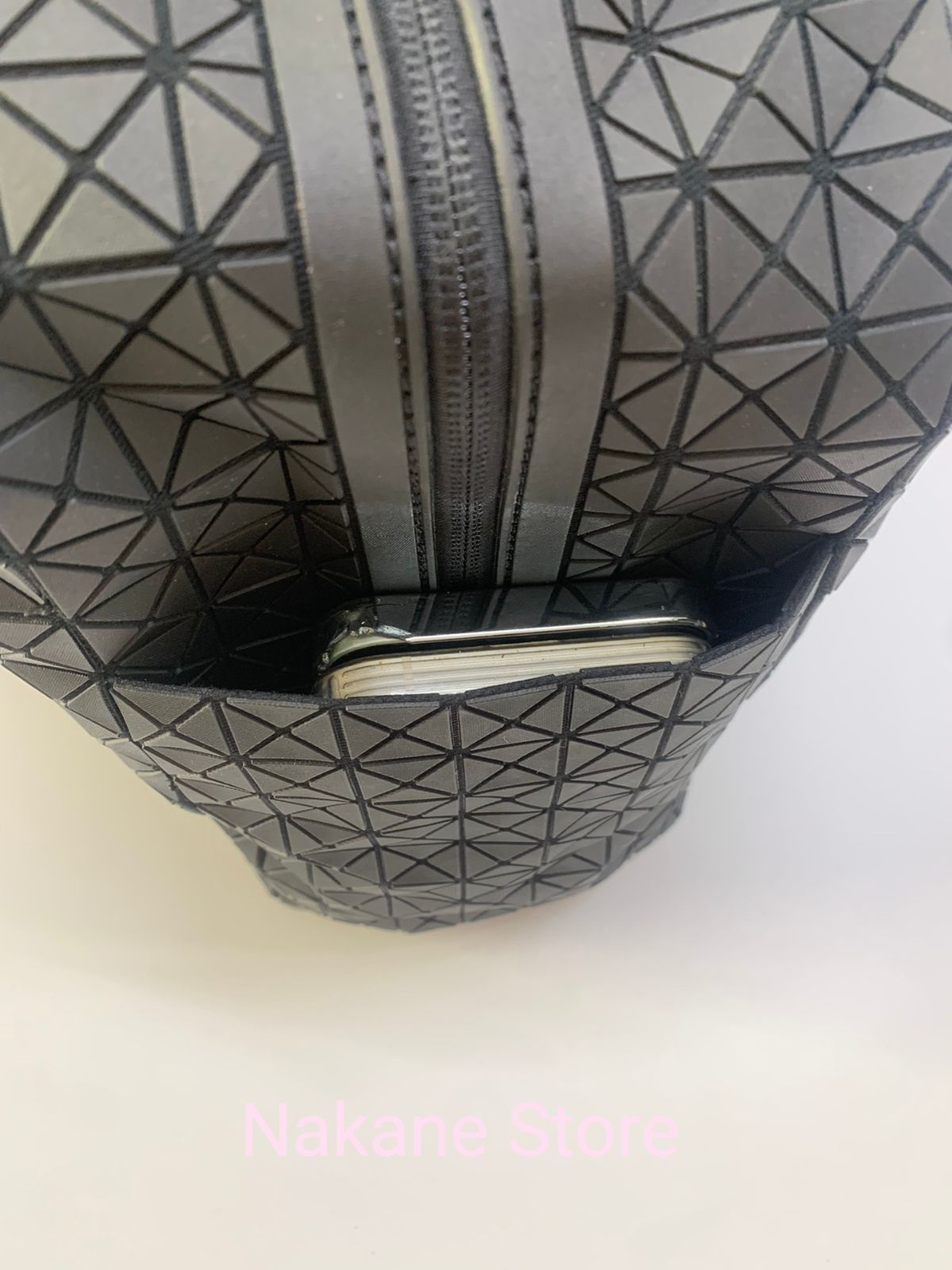 新品未使用　8カラー バオバオイッセイミヤケ BAO BAO ISSEY MIYAKE KURO シリコン製旅行バッグ