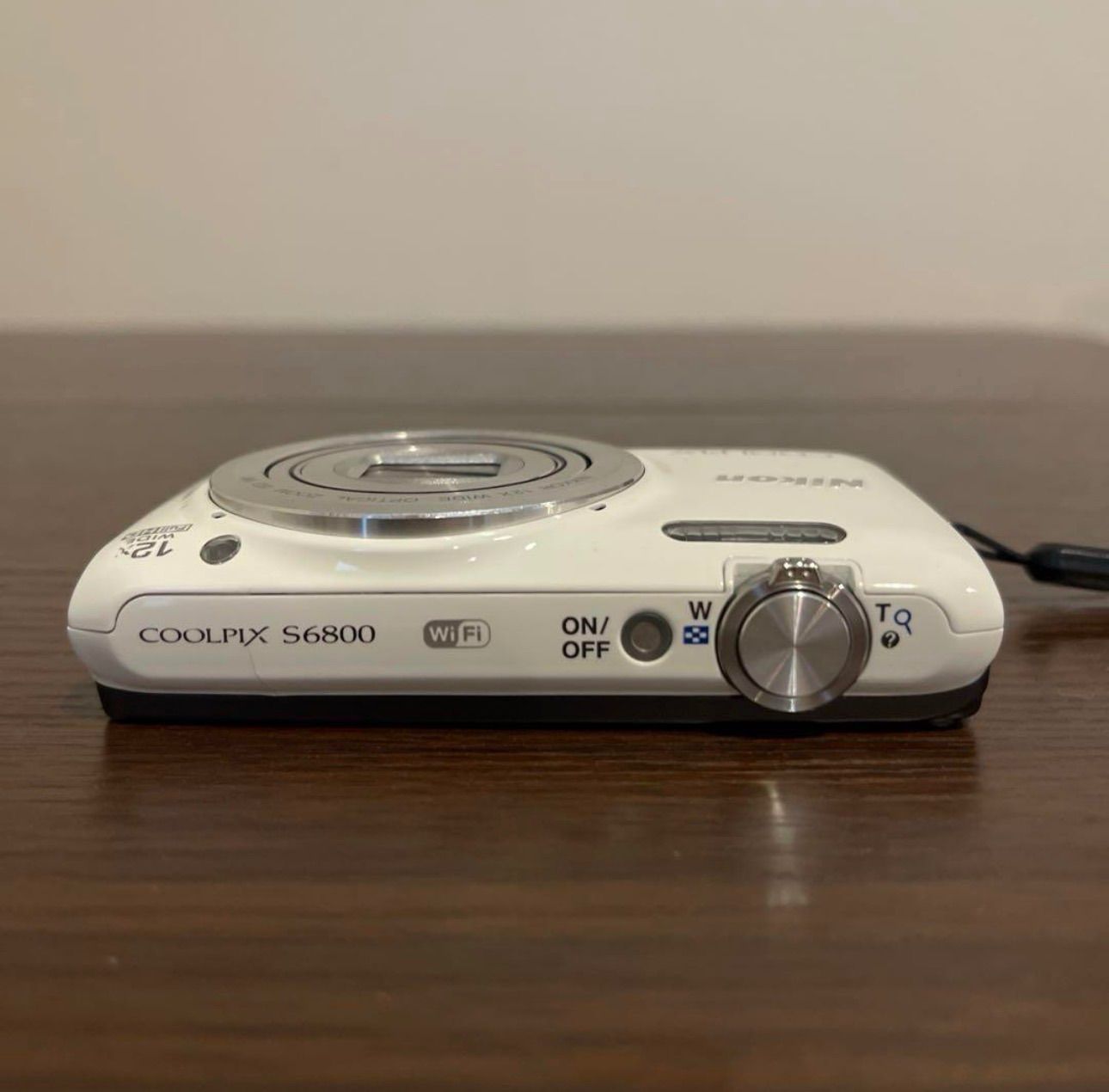 ホワイト デジカメ