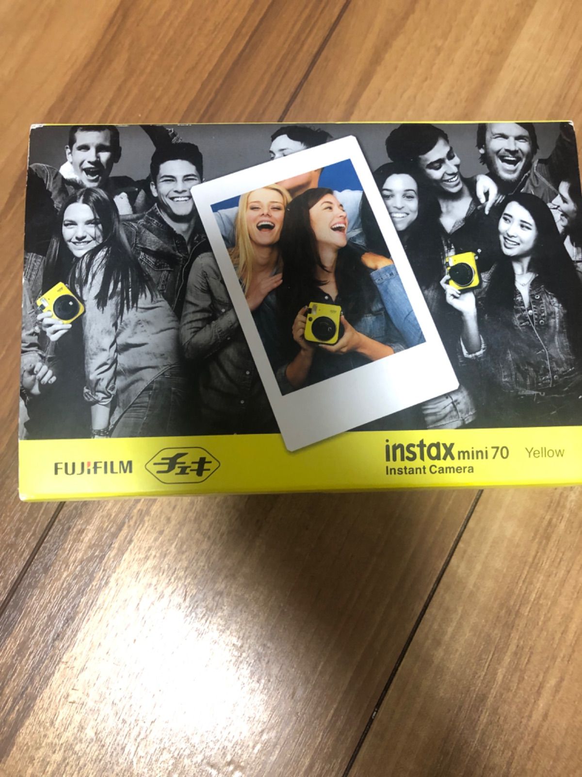 チェキinstax mini70 イエローINS MINI 70 YELLOW インスタントカメラ未開封品外装パッケージ劣化傷みあり