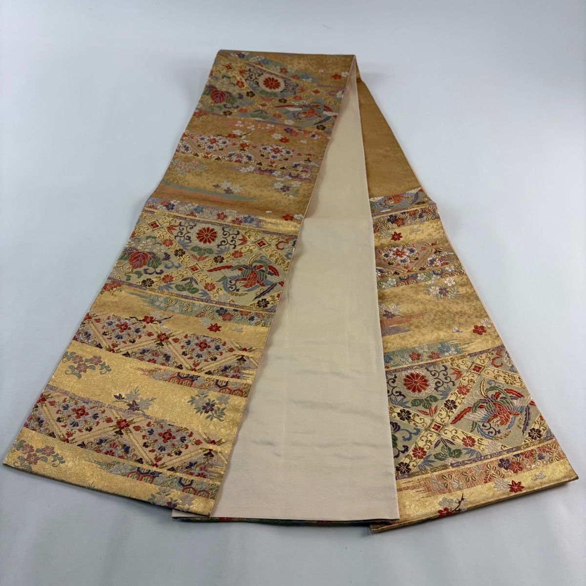 袋帯 美品 秀品 舞楽菱段霞 箔錦つづれ 鳳凰 花唐草 金糸 箔