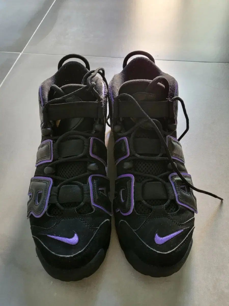 NIKE ナイキ エア モアー アップテンポ 96 黒 アクション グレープ スニーカー 260