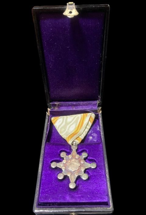 H-2 【希少】勲章 従軍記章 記念章 勲八等 紀元二千六百年祝典 大禮記念碑 など まとめて 大量 : 勲章 旧日本軍 記章 勲八等白色桐葉章 徽章 支那事変