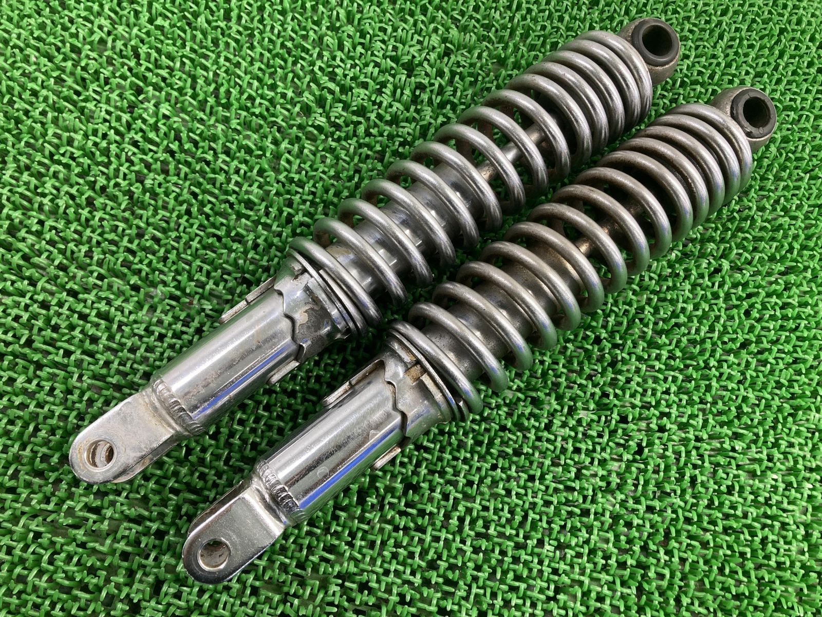 ベンリィCB92スーパースポーツ リアサスペンション 左右 ホンダ 純正 BENLY リアショック ピッチ315mm 当時物 曲がり無し 【中古】 78 ベンリィCB92スーパースポーツ リアサスペンション 左右 ホンダ 純正