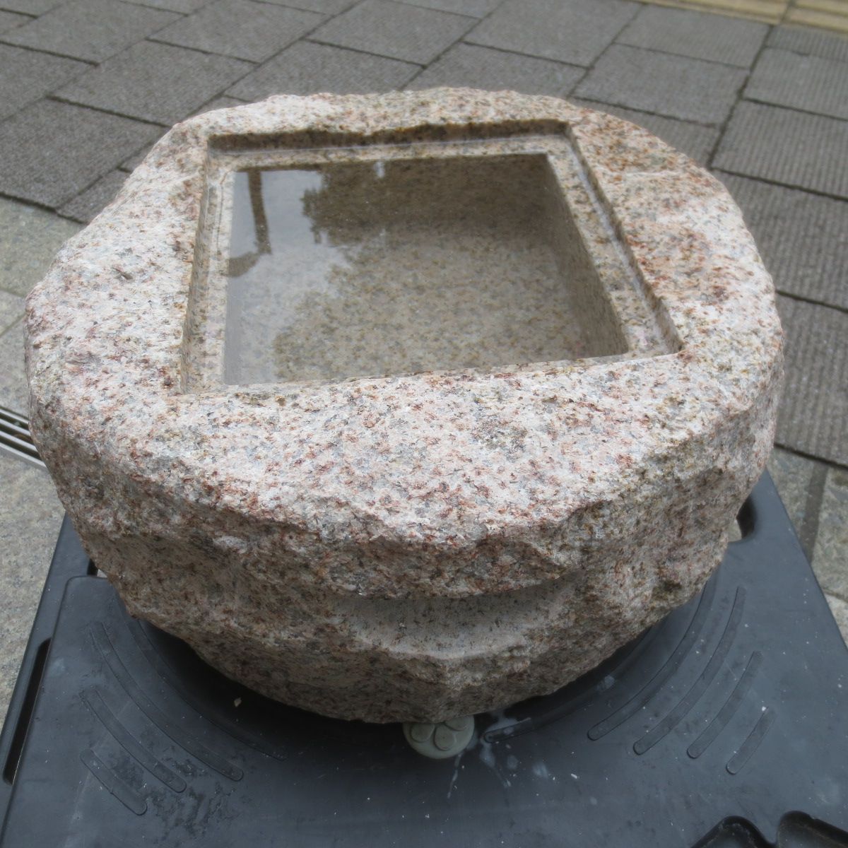 蹲 つくばい 手水鉢 庭 みずばち みかげ石 御影石 直径約32cm 高さ約15cm 重量約25kg