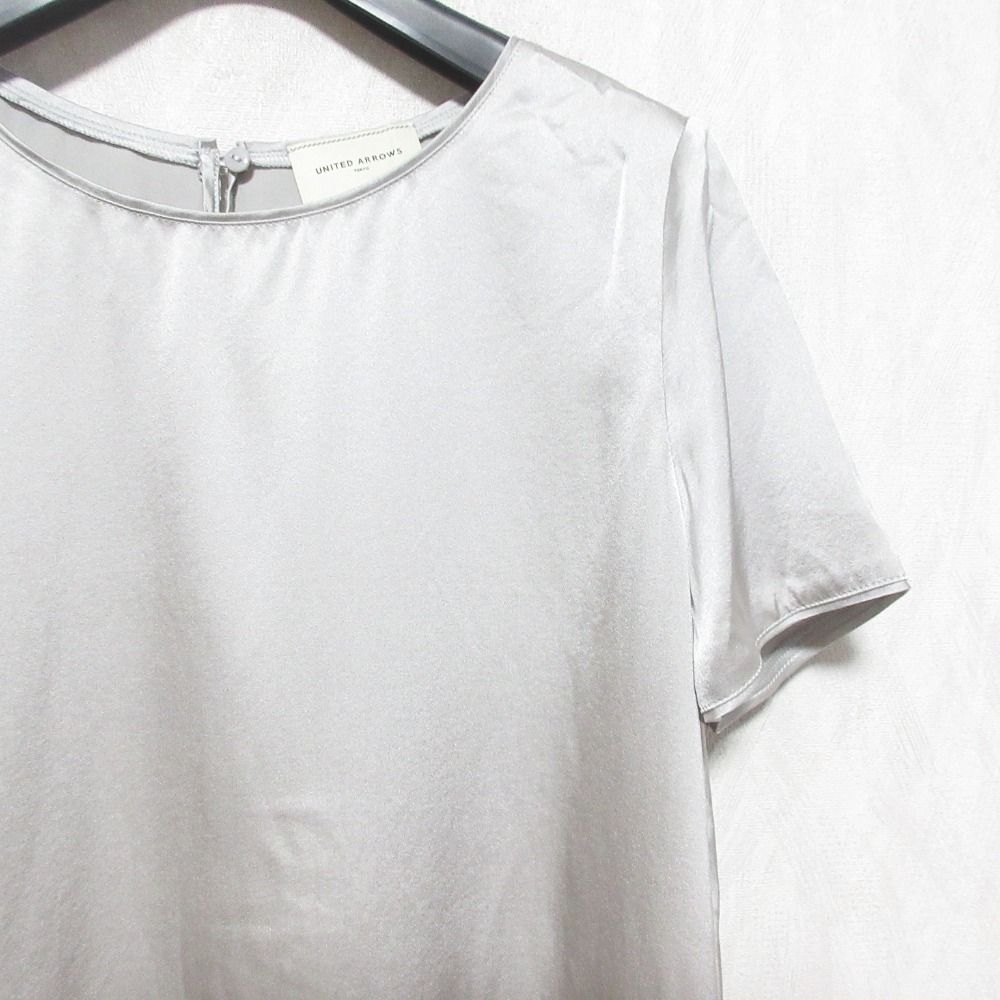 美品 UNITED ARROWS ユナイテッドアローズ ストレッチ 半袖 シルクブラウス カットソー シルバーカラー レディース 古着 中古 UNITED ARROWS - 美品 UNITED ARROWS ユナイテッドアローズ