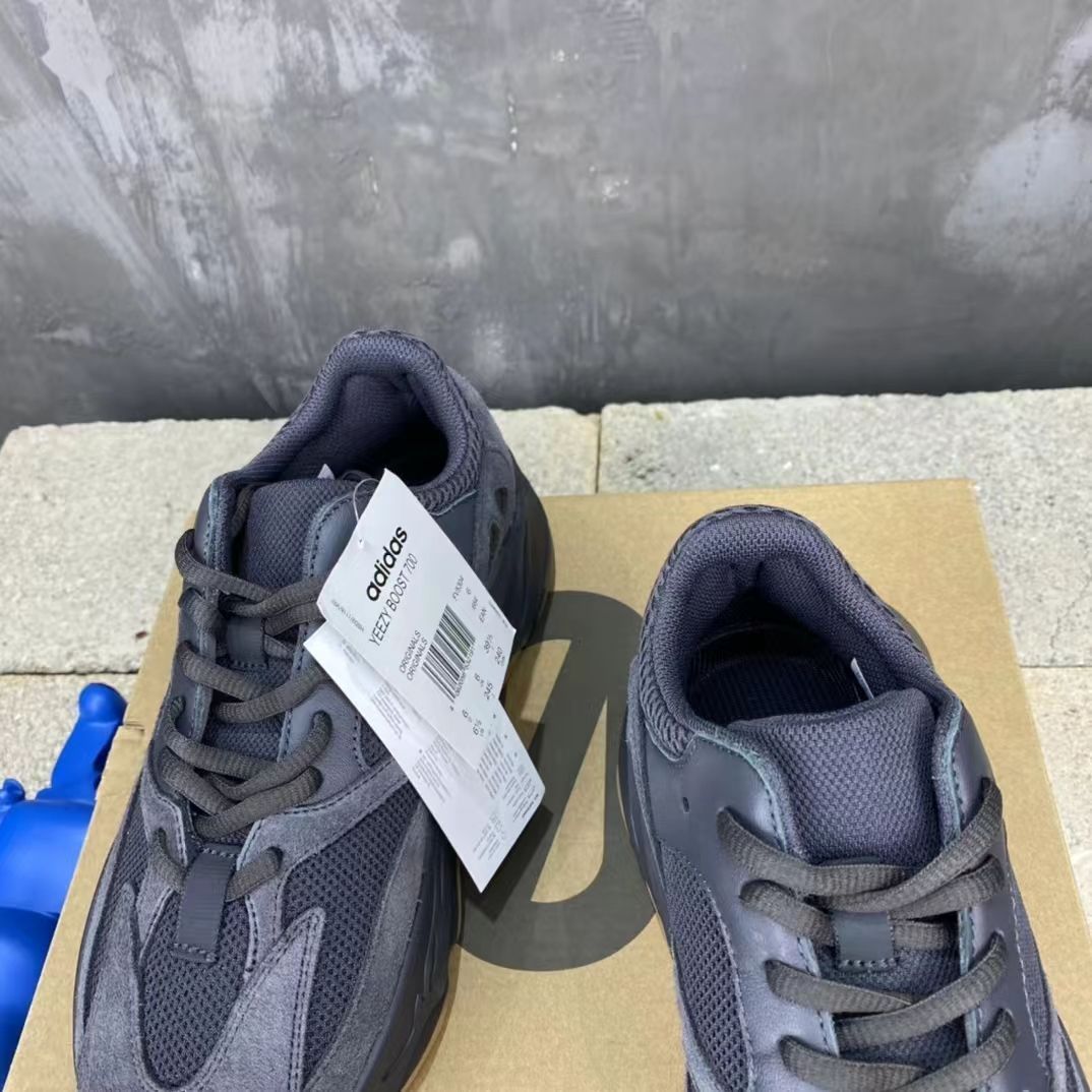 【adidas】Yeezy Boost 700'Utility Black'