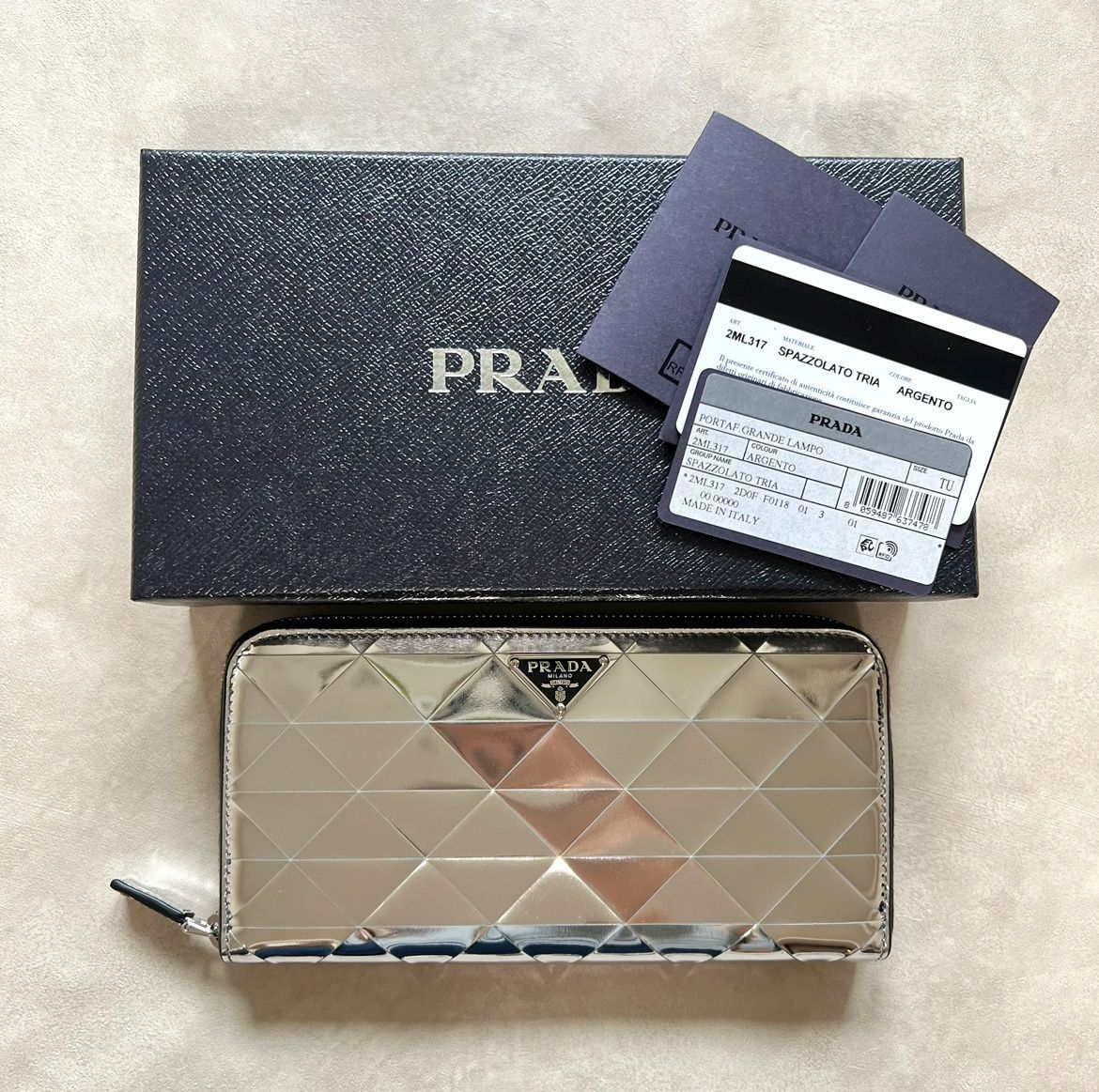 新品未使用箱付き】プラダ 長財布 - メルカリ 