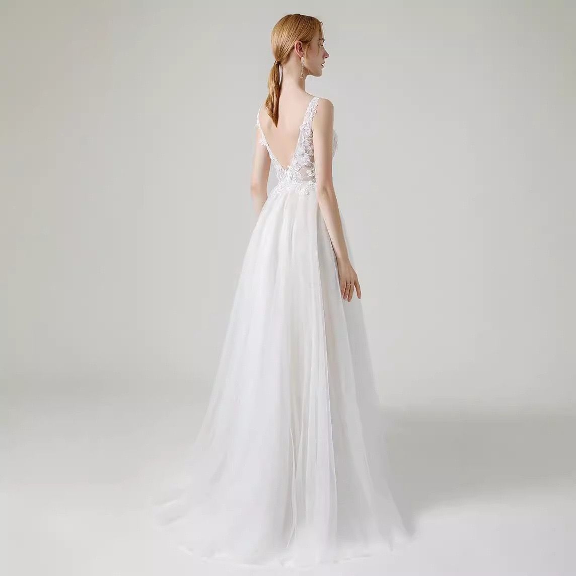 新しい♥ ウェディングドレス ウエディングドレス 結婚式 前撮り ホワイト 大きいサイズあり 小花と刺繍 Vネック WWW_SMP1DAWEKUDUS_SCH_ID