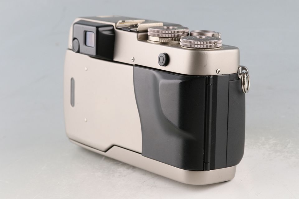 Contax G1 + Carl Zeiss Planar T* 45mm F/2 Lens #59448D5