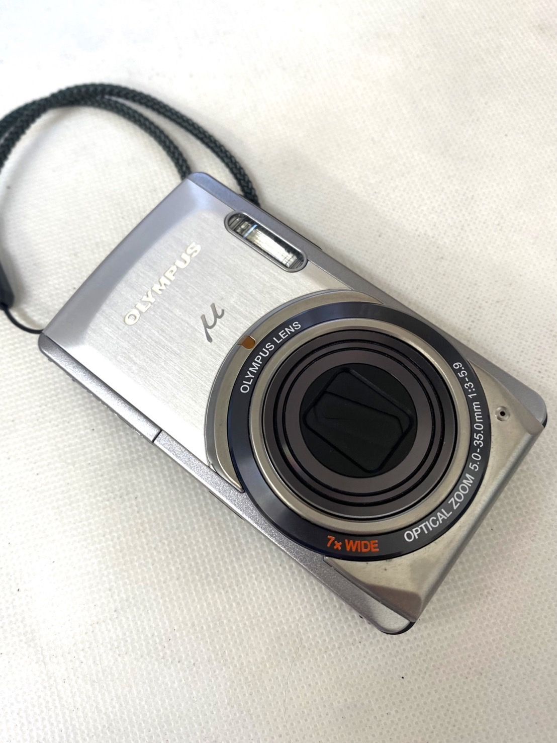 動作確認済 OLYMPUS μ-7020 デジタルカメラ オリンパス ニュースリリース： スリムボディーに28mmからの光学