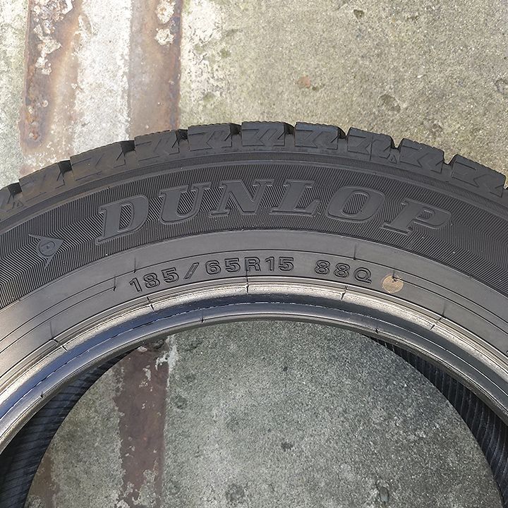 ダンロップウインターマックス中古　スタッドレス185/65R15 4本 WINTER MAXX 02 正規品 4本 2025年製 スタッドレスタイヤ 185