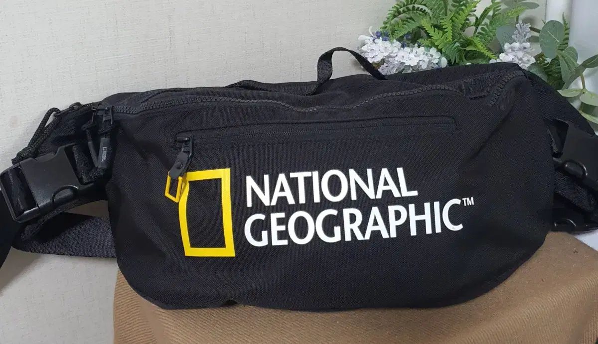 NATIONAL GEOGRAPHIC ナショナルジオグラフィック ユーティリティ スリングバッグ