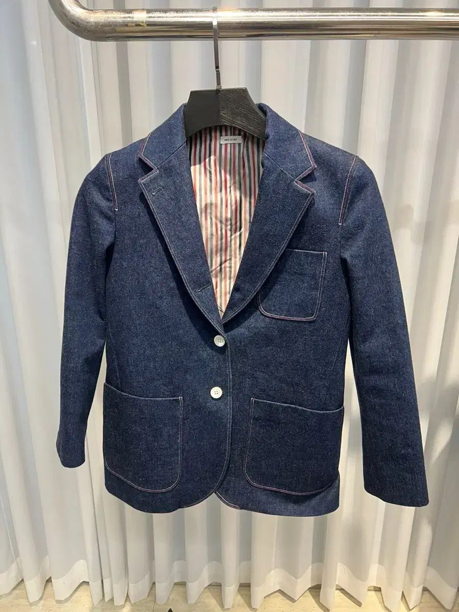 激レア　完売品　THOM BROWNE トムブラウン デニムジャケット　美品 激レア 完売品 THOM BROWNE トムブラウン デニムジャケット 美品
