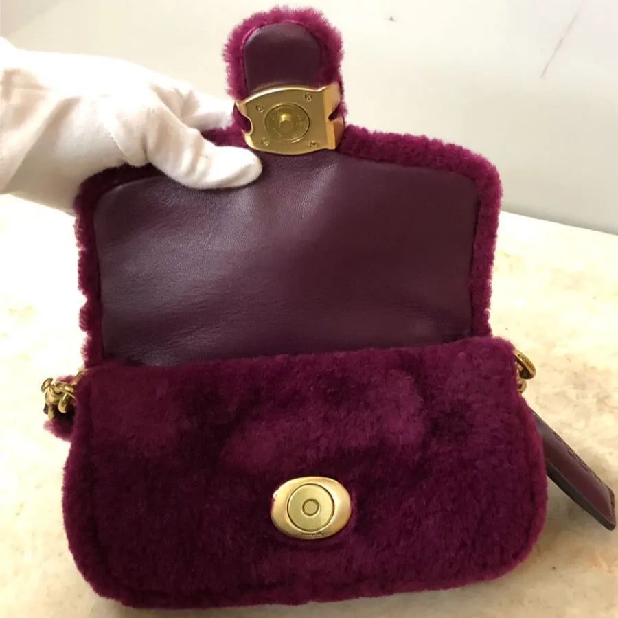 COACH コーチ ピロー タビー ミニバッグ ムートン チャーム付き 
