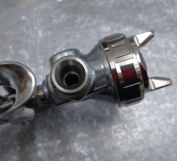 未使用品 アネスト岩田 スプレーガン＋カラーコンテナ wider2-20r1s