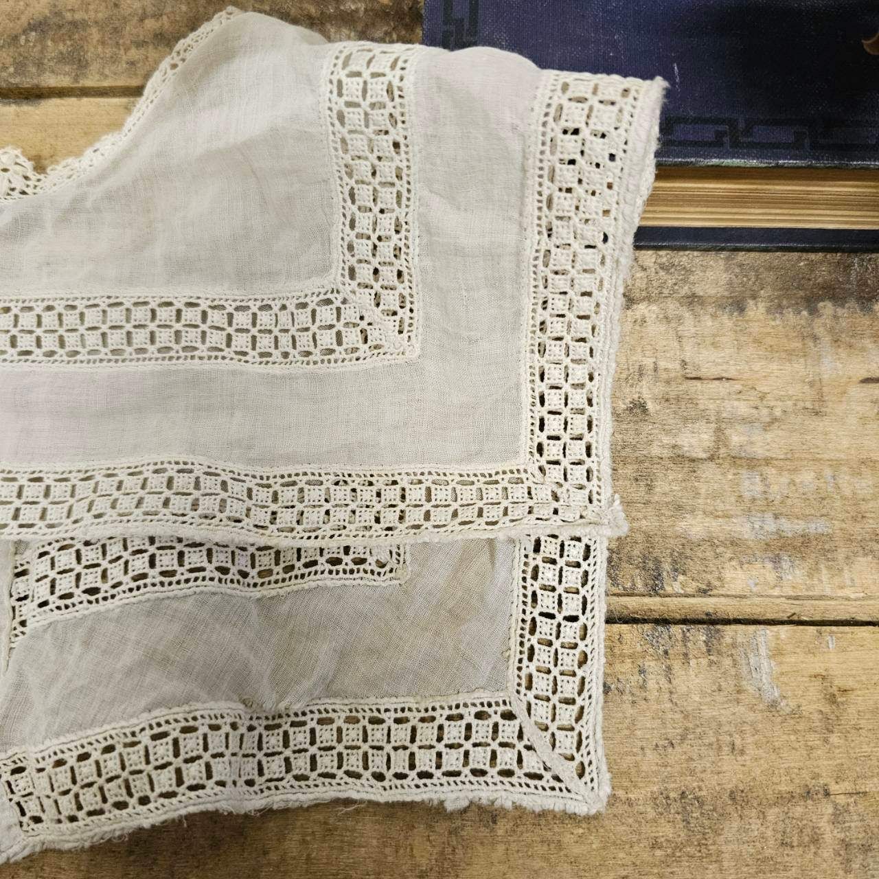 lace collar