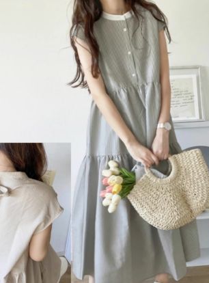 韓円の襟のゆったりとした小さい縞のノースリーブのワンピースの女性の夏の文芸甘いタンクトップのスカートを結びます