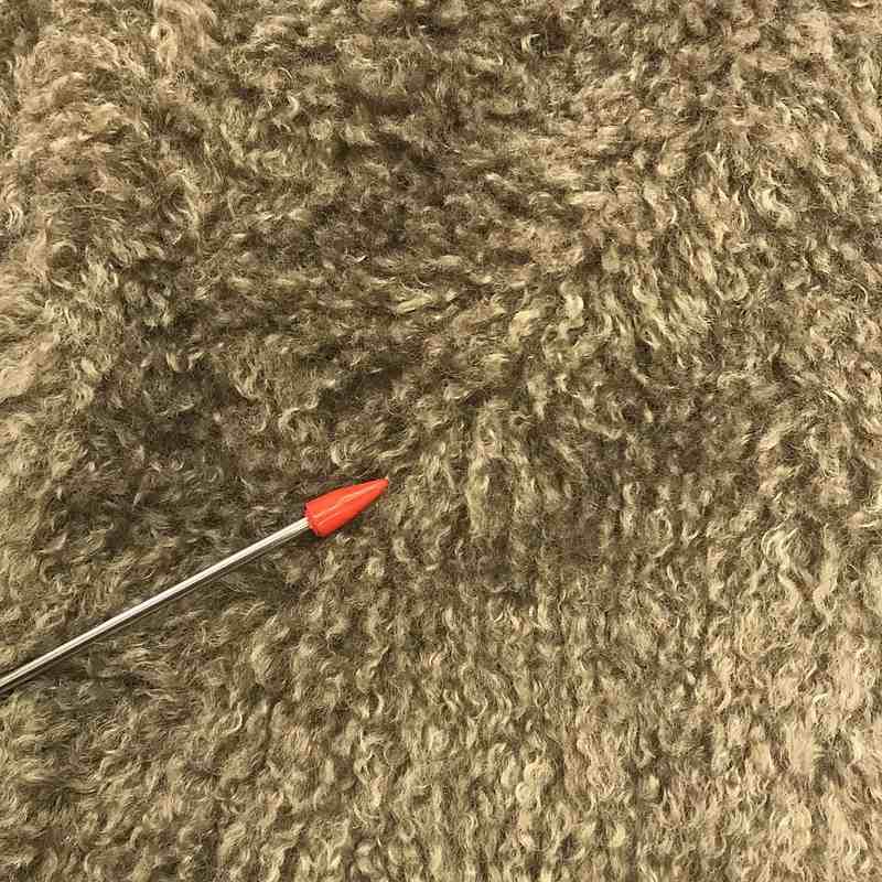 ベージュ