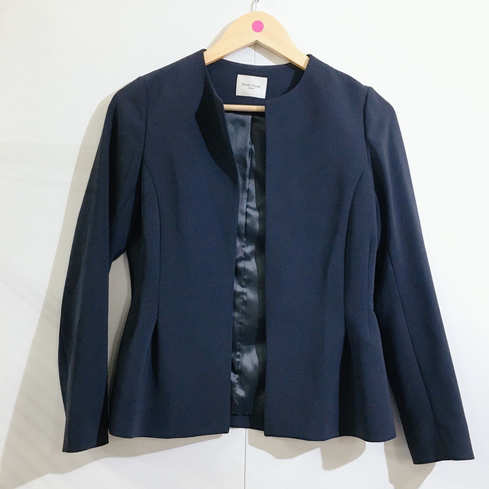 【美品】　Demi luxe　BEAMS ペプラムジャケット　ネイビー 美品】Demi-Luxe BEAMS デミルクスビームス トリアセ ペプラム