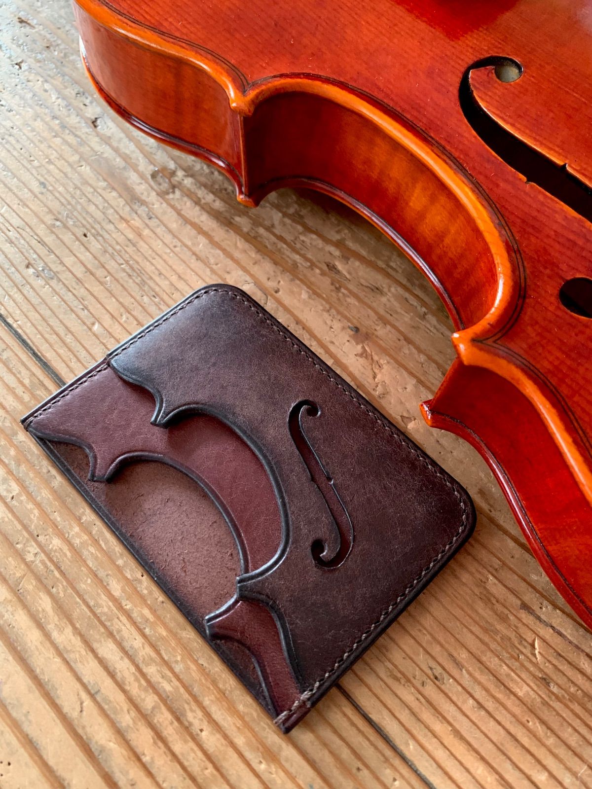 手縫いで創った革のパスケース Voxterrae - Topolino 595