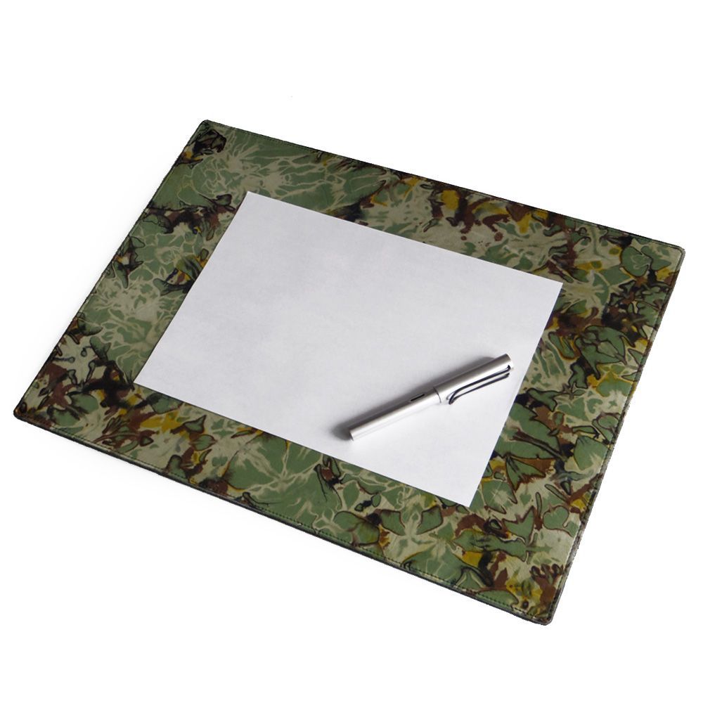 かばん屋さんの手作り 片面 レザー デスクマット34cm×46.5cm キーボード|マウス 用 迷彩カーキ