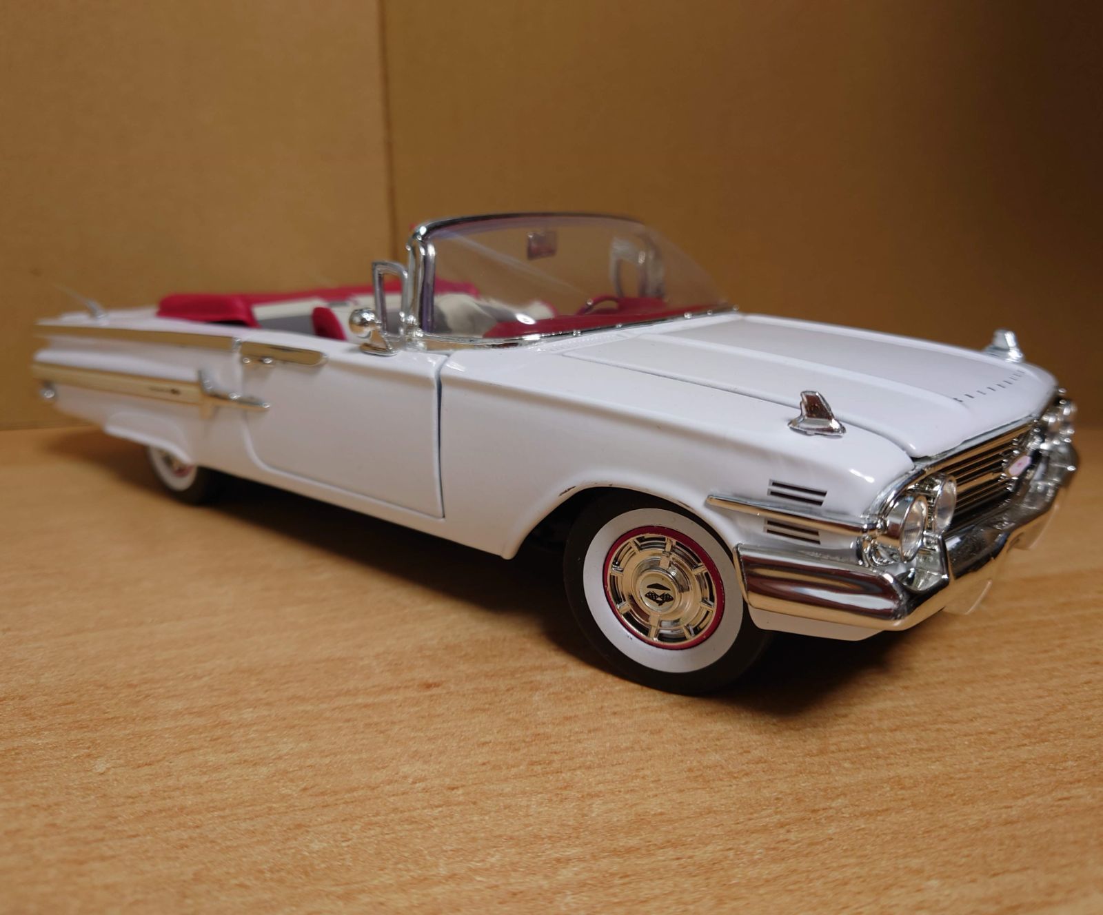 1/18 シェビーインパラ 1960 ホワイト Chevy Impala 1/18 シェビーインパラ 1960 ホワイト Chevy Impala Convertible