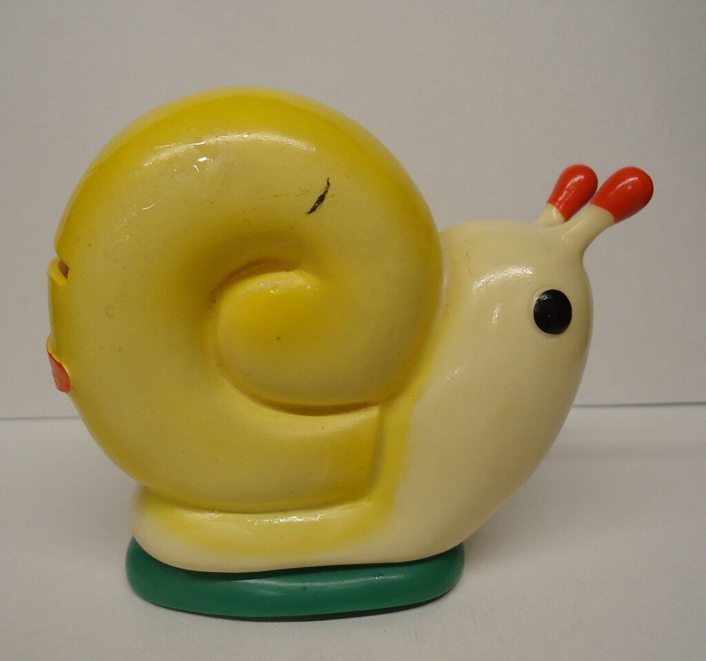 ちゅうしん ソフビ貯金箱 カタツムリ 黄色