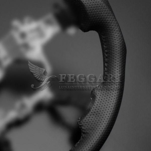 クラウン 210系 幾何学調黒木目×ダークグレー ガングリップ ウッド クラウン 210系 幾何学調黒木目×ダークグレー ガングリップ ウッド パンチング本皮調レザーステアリング フェガーリ LUNA