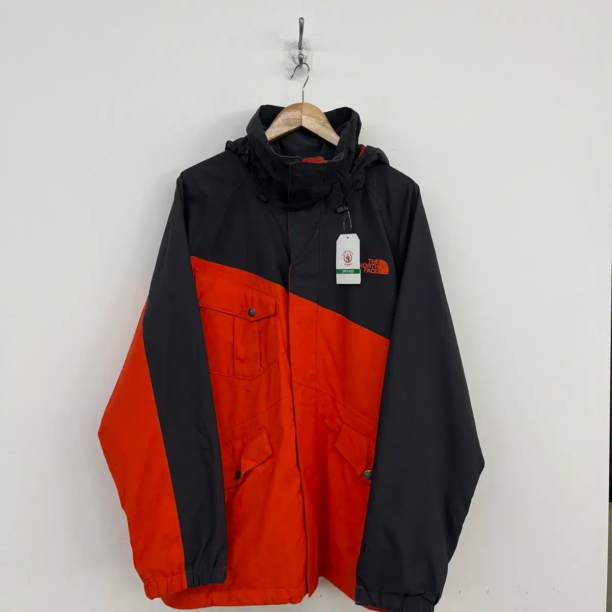 THE NORTH FACE ザ ノース フェイス オレンジ ブラック ウィンドブレーカー ジャケット