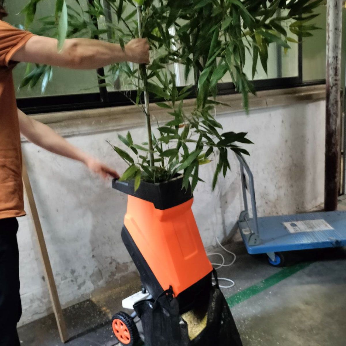 YARD FORCE 電動ガーデン枝シュレッダーFit 型番 ERU44-JP 粉砕機 生木 竹 4cm径 アウトレット品 WWW_GEBZETESISAT_COM_TR