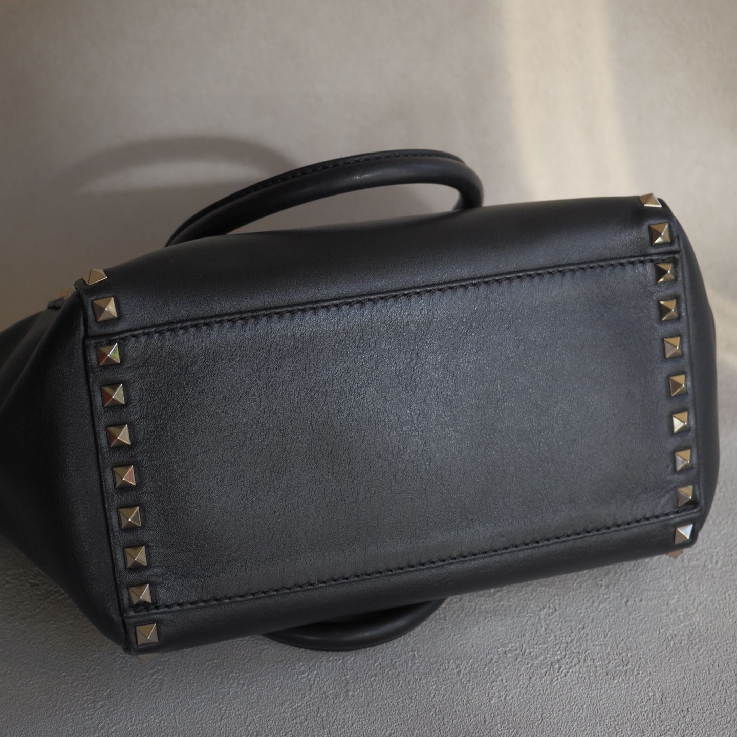 美品☆ ヴァレンティノ ガラバーニ valentino garavani ロックスタッズ  