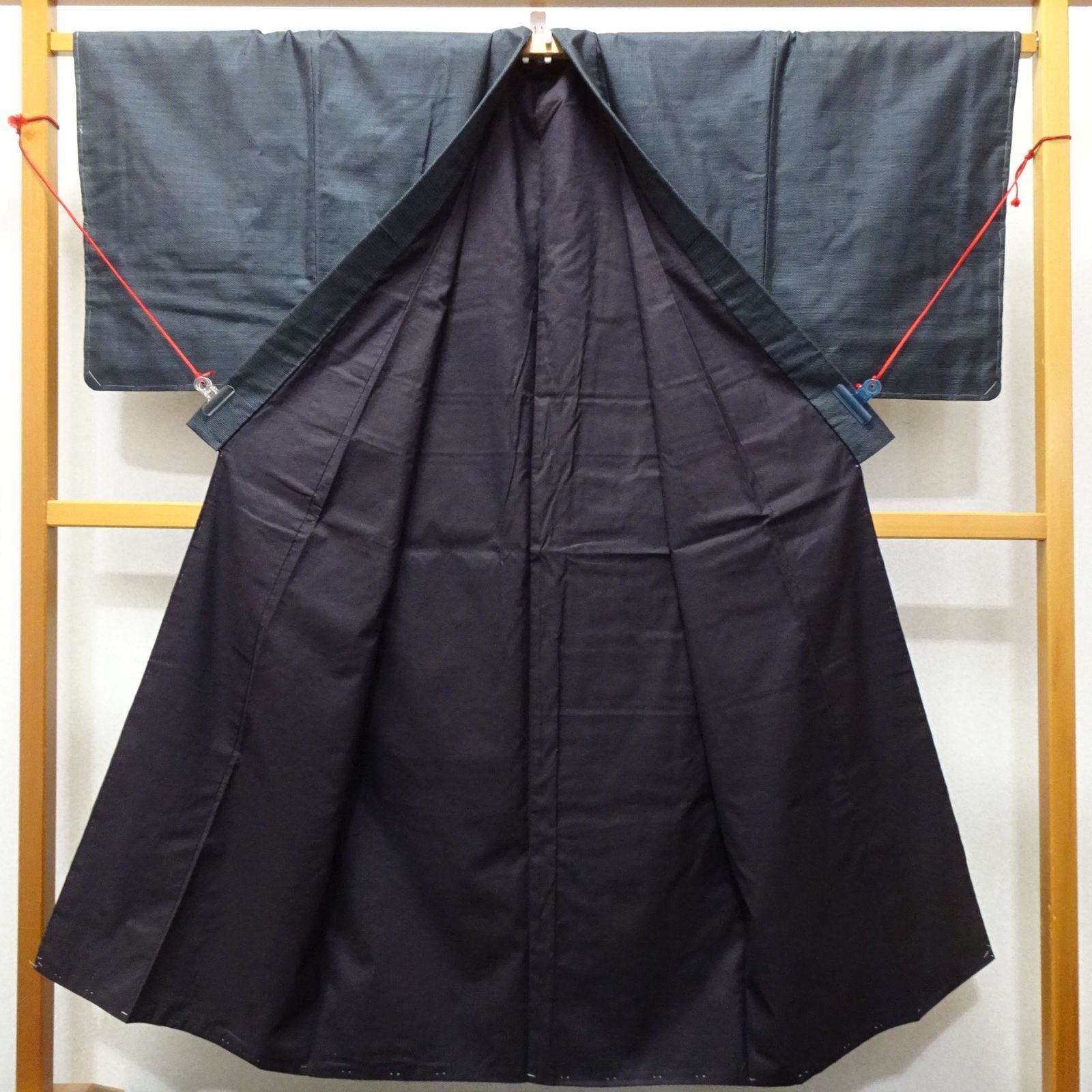 -tomihisa-新品 ２点セット 大島紬 100亀甲 日常も新年もさらりと魅せる風流ある男姿 仕付け糸付き 男性用 適用身長165㎝～175㎝ y-21　 未使用品 本場泥大島紬100亀甲男物着物アンサンブル(長身キングサイズ