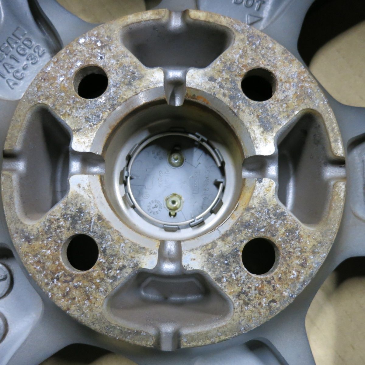 E12 ノート ニスモ 純正 ホイール 美品 １本　16インチ 日産ノートE12 NISMO純正ホイール 16インチ - メルカリ