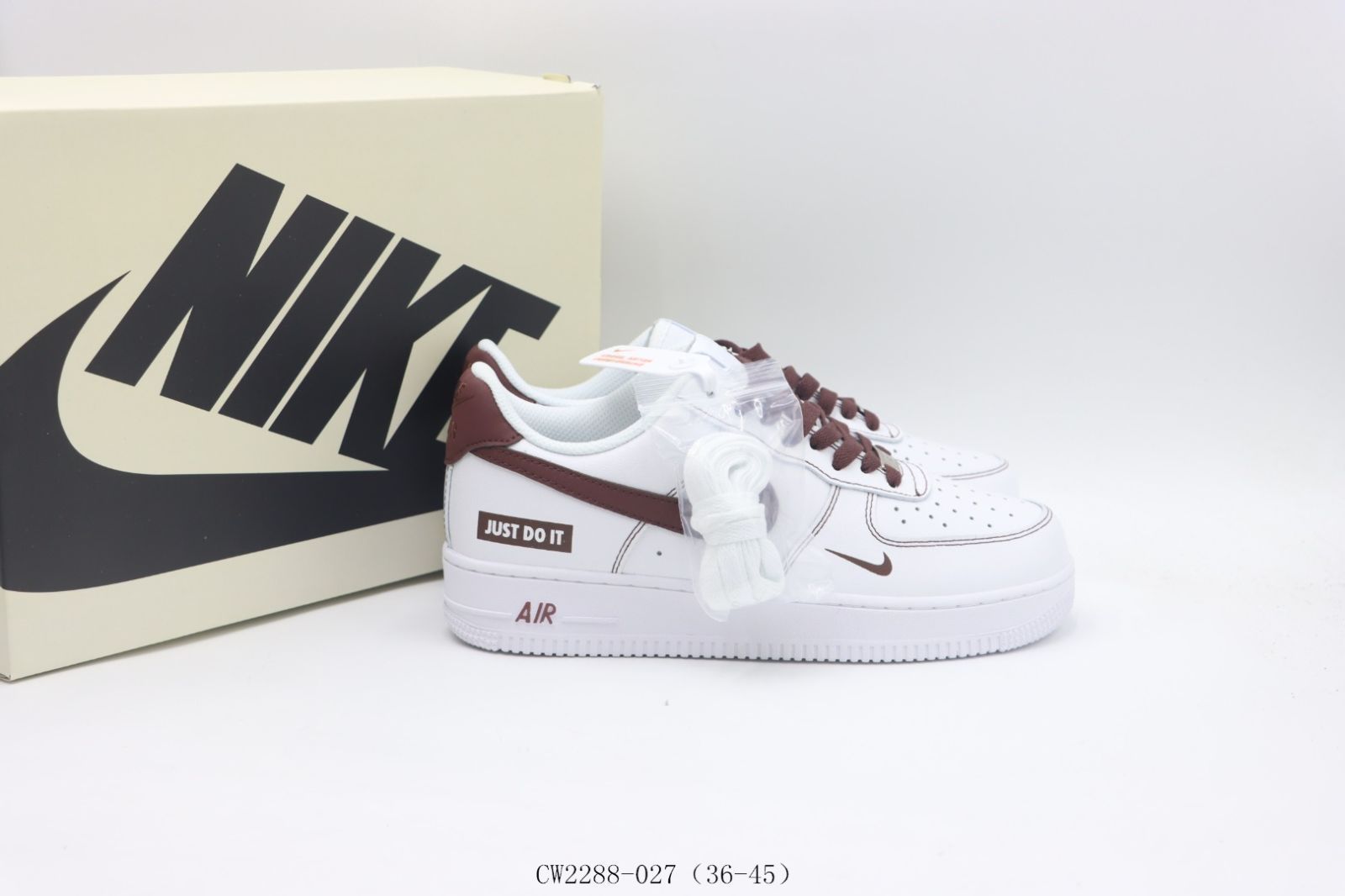 Nike スポーツシューズ ホワイト 今日特価】Nike ナイキ スケートシューズ CW2288-027 ホワイト