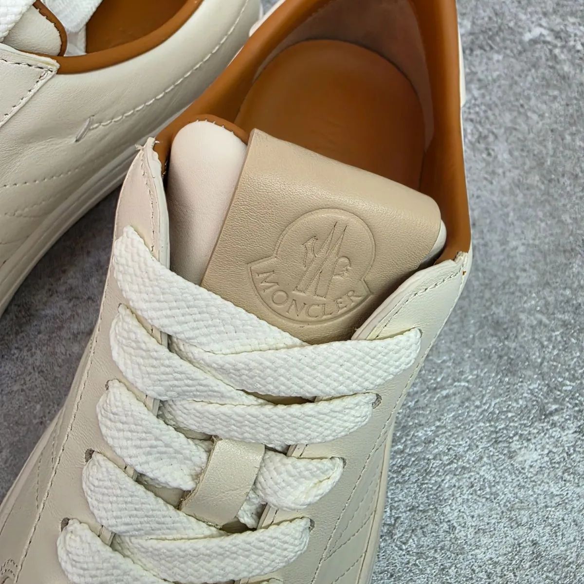 ☆ 新品・未使用品 定価11万 MONCLER(モンクレール) Monclub
