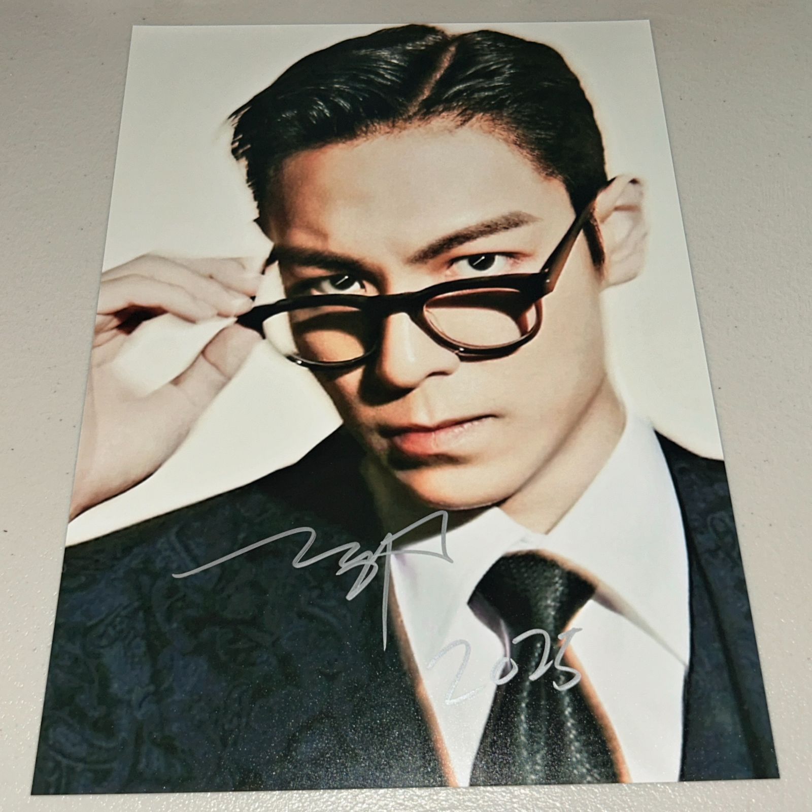 T.O.P(チェ・スンヒョン)直筆サイン スチール写真(A4サイズ
